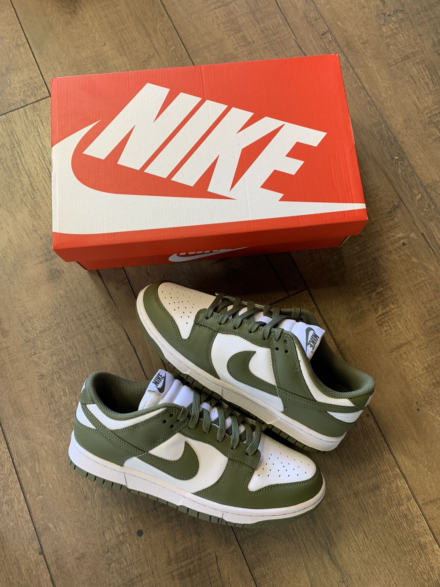 Dunk Low Olive Sizes 8W & 9W