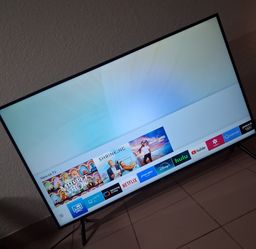 Samsung 50" Smart 4K UHD TV (UN50NU7100) with Original Remote