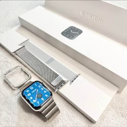 Unlocked Apple Watch Series 5 LTE 44MM Silver Stainless Steel - Milanese Loop
