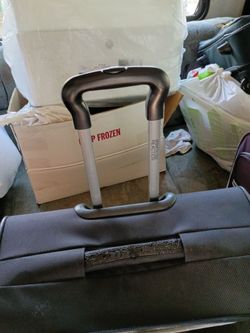 Kenneth cole luggage  with expandable and front pocket