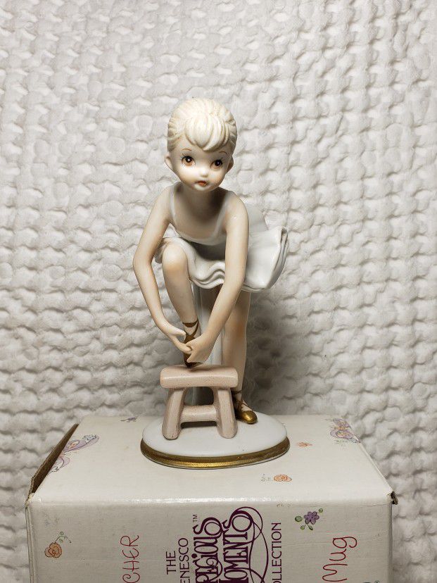 Lefton  Figurine *Ballerina* The Christopher Collection 1(contact info removed)5  4.5".  Very good condition no chips . 