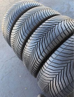 245 50 20 vendo un set de llantas usadas en excelente condición marca Michelin