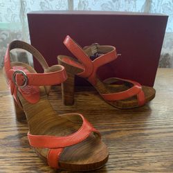 Salvatore Ferragamo Italy 6.5 B Orange Patent Leather Strappy Wooden Heels Shoes