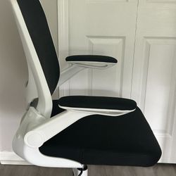 Home Office Chair - Adjustable - 250lbs Capacity (White/Black)