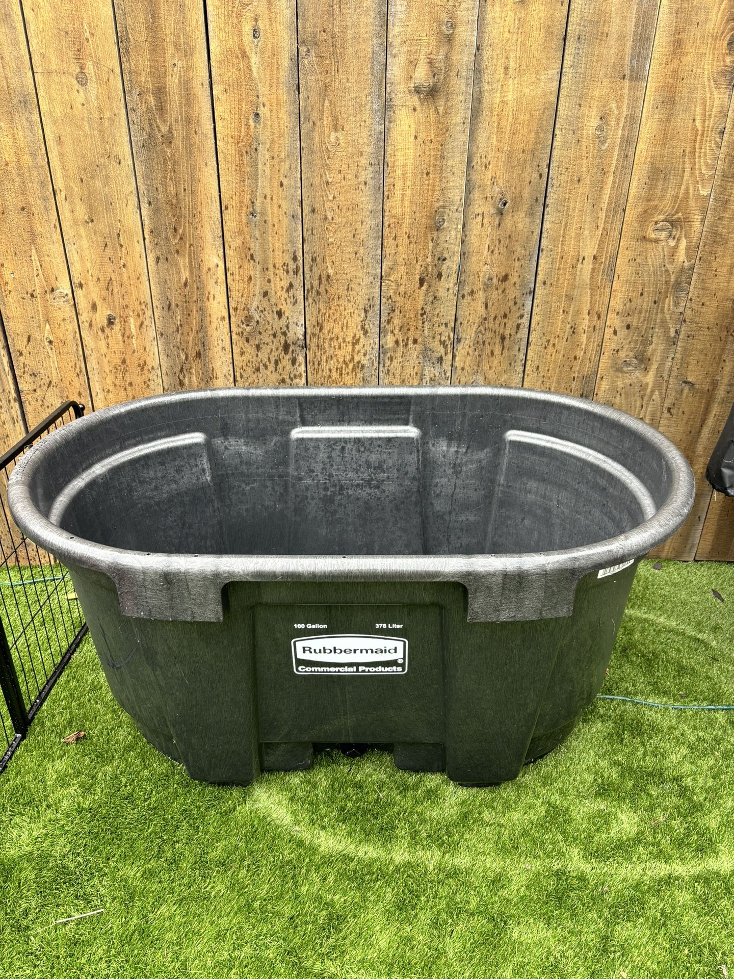 Rubbermaid 100 gal Stock Tank For Livestock