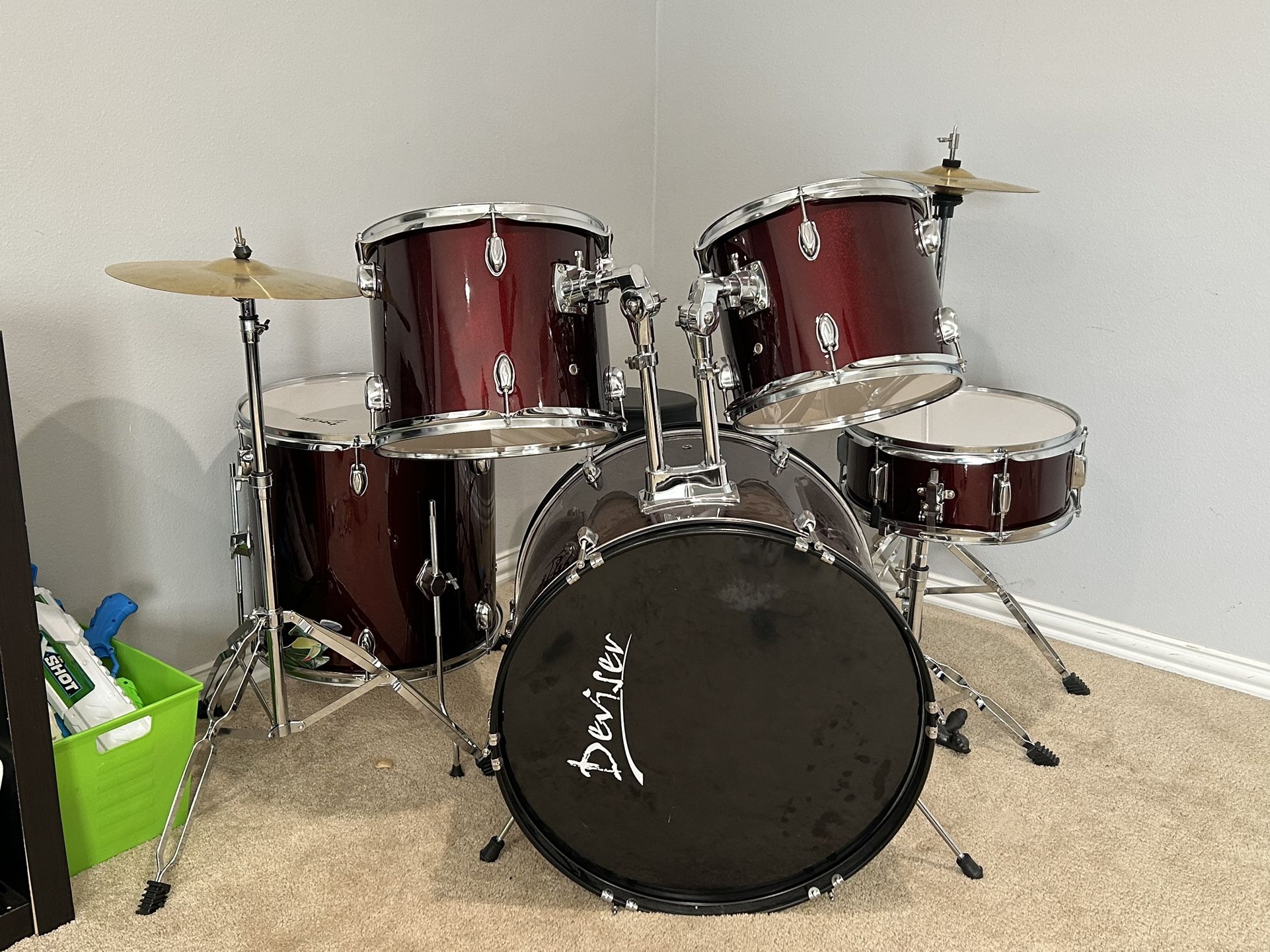 Deviser Drum Set