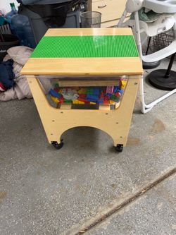 Lego table and legos