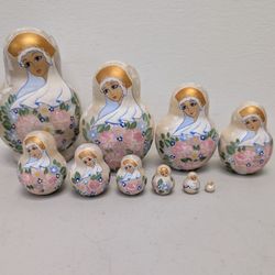Russian Nesting Dolls 