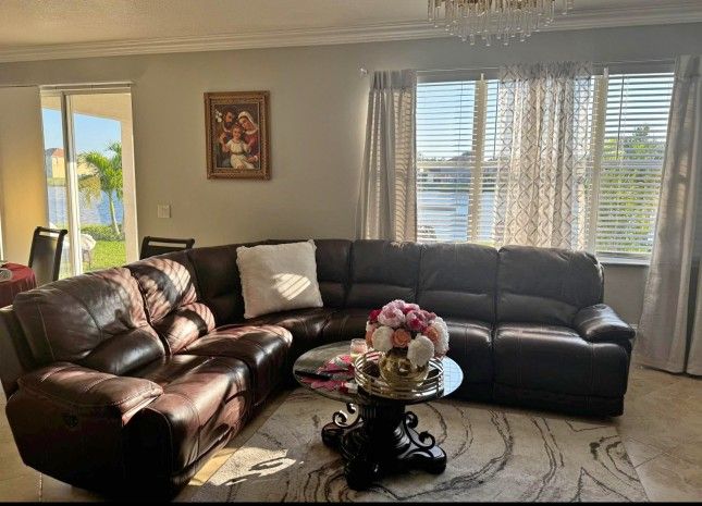 Sofia Vergara Couch And Recliner