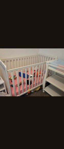 Baby cribs and changer combo