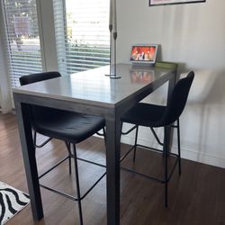 Dinning Table And Chairs 