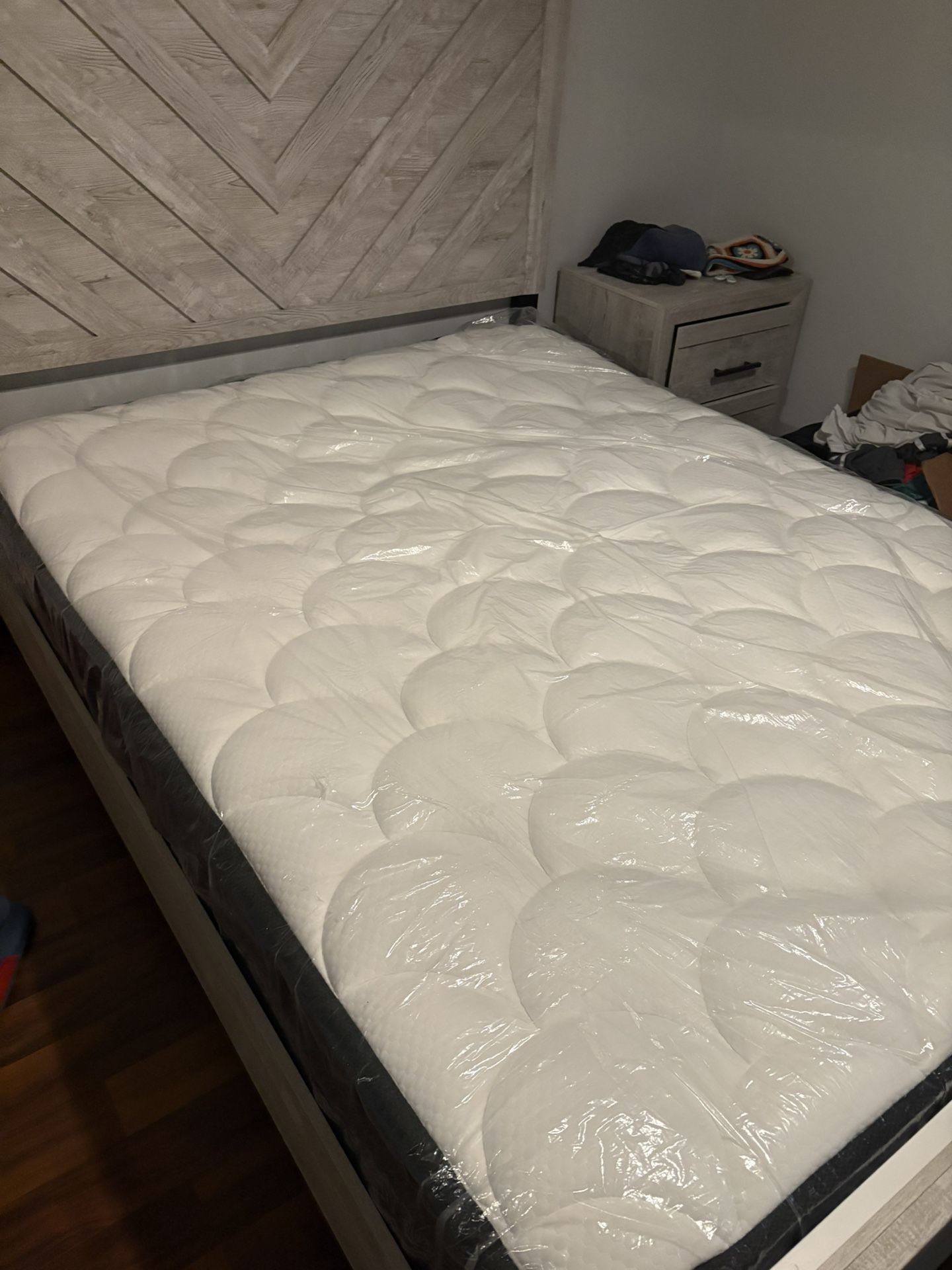 Medium Gel Memory Hybrid Mattress
