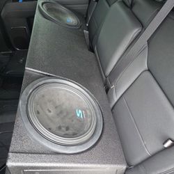 12" ALPINE S SUBS W/ Alpine AMP