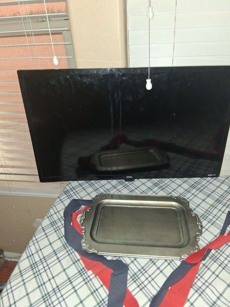 Small TV will Clean It And Works, With Remote