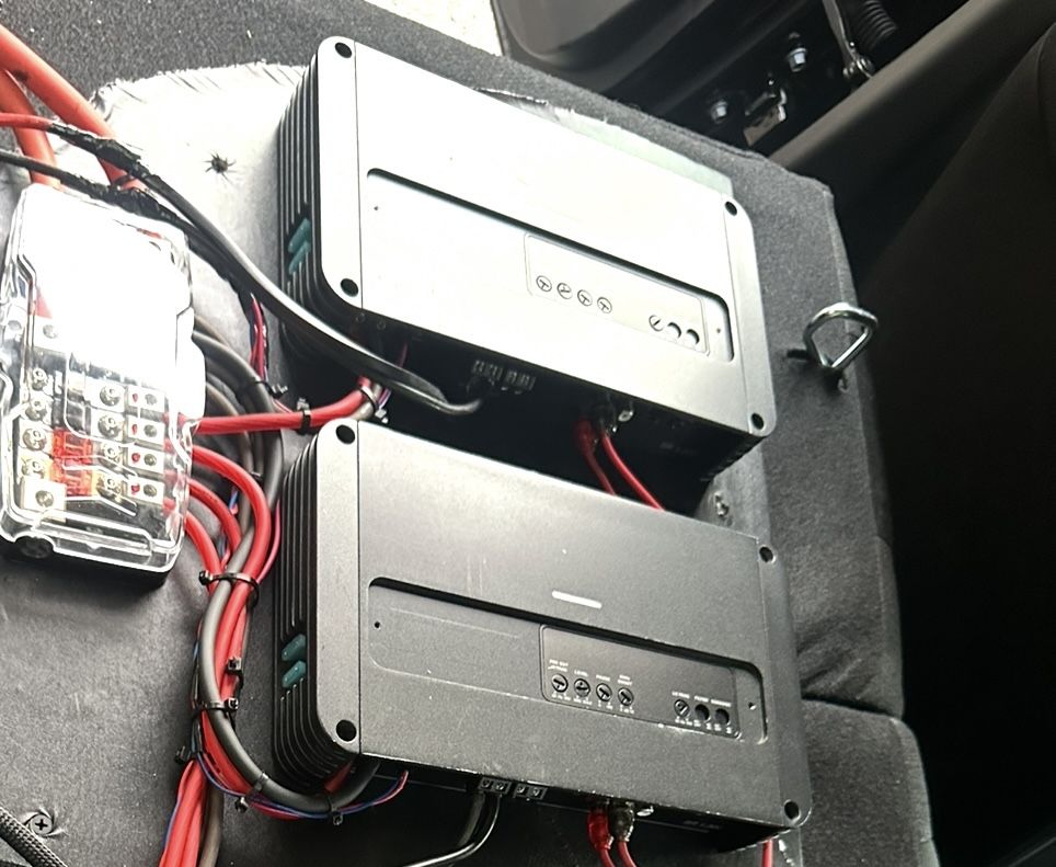 2 Audison SR 1500 Bass Amps
