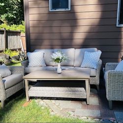 Brand New Patio Furniture, 4 Pieces.