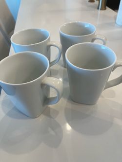 4 almost new mugs