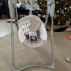 Graco Slim Spaces Compact Swing