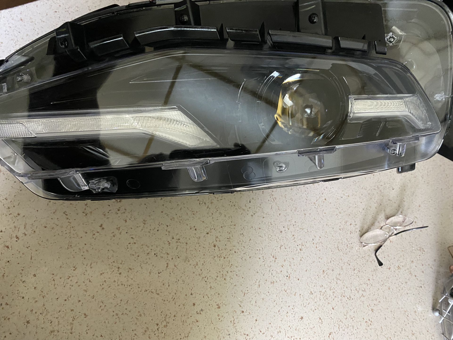 2019-22 Chevy Camaro 1LT  Passenger Headlights 