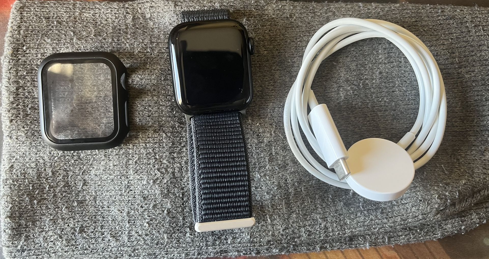 Apple Watch SE (2nd Gen, 40mm)
