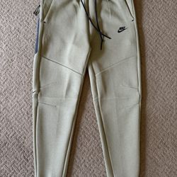 NEW Nike Sportswear Tech Fleece Men’s Joggers Neutral Olive Size Medium