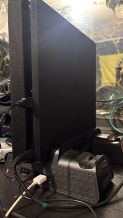 PS4 SLIM works perfectly fine