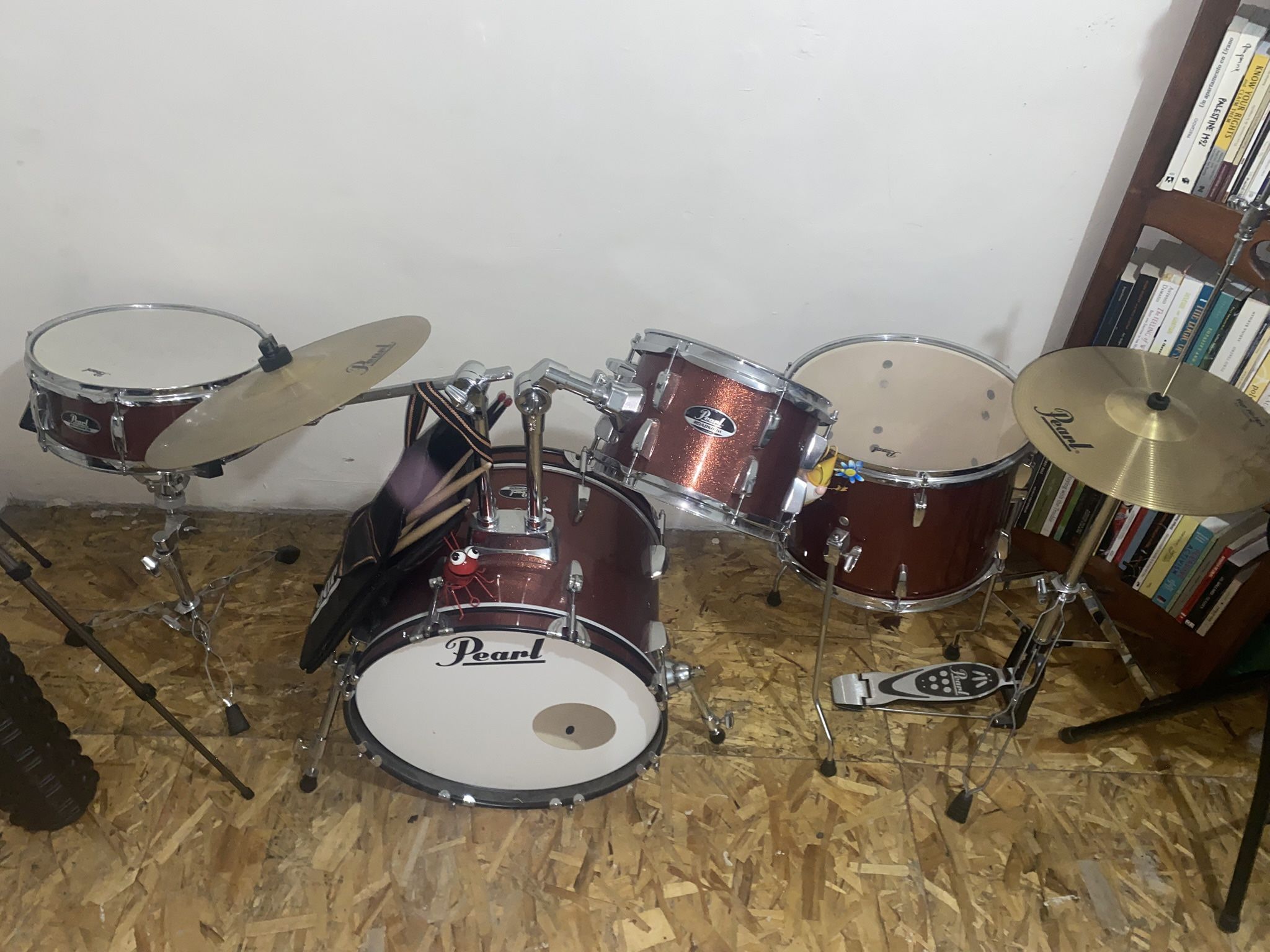 Pearl Roadshow Drum Set