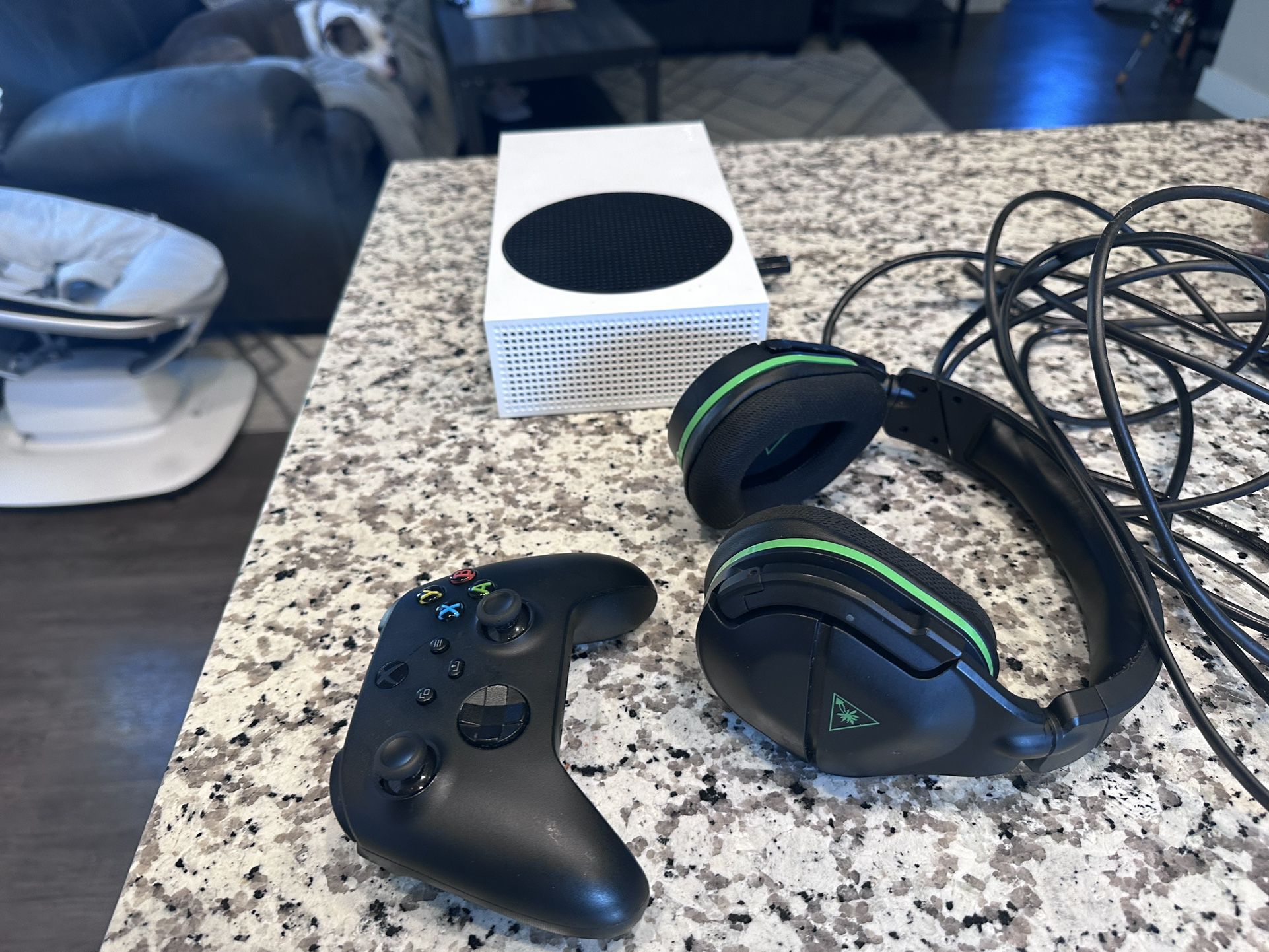 Xbox S, Controller, Bluetooth Turtle Beach Headset.