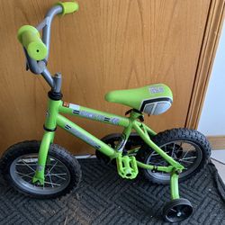 Huffy Rock It toddler (ages 2-4) bike with training wheels - gently used - Tires Need Air