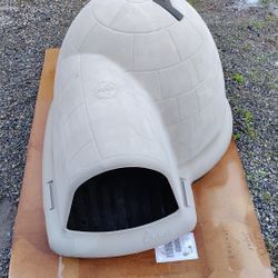 Igloo Dog House
