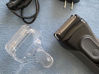 NWOT Braun Electric Shaver, Series 3 ProSkin 3000s for Sale in West  Lafayette, IN - OfferUp