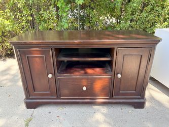 Solid wood traditional media stand