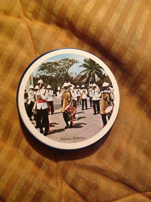 Vintage nassau , bahamas round playing cards