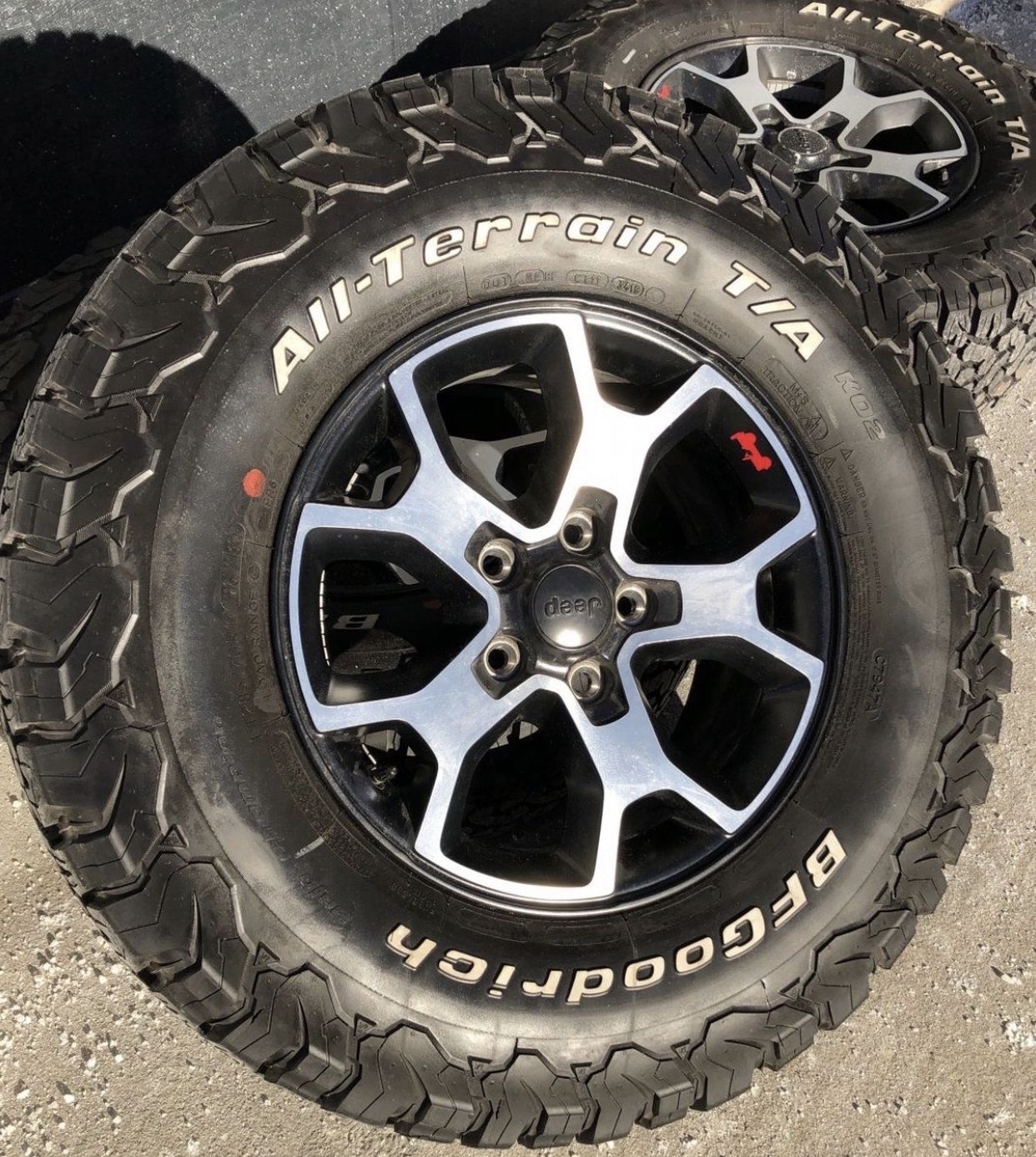 OEM Jeep Wrangler Rubicon Gladiator Wheels Rims Tires Rines for Sale in  Gardena, CA - OfferUp