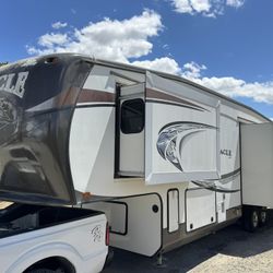 2013 Jayco Pinnacle 40ft 5th wheel 3 Slides ! 