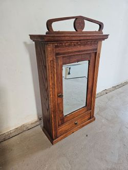 Vintage medicine cabinet or jewelry box