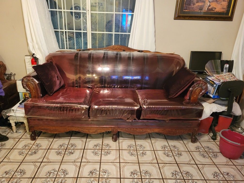 Old Couches ๐ Sofa Viejos