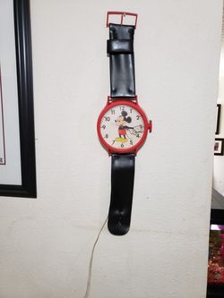 VINTAGE WORKING MICKEY WATCH WALL CLOCK