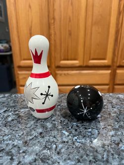 Ceramic Clay Art Bowl-O-Rama pair of salt and pepper shakers.  Size approximately 5 inches tall.  Preowned never used.  Brand Clay Art.