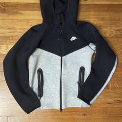 Used Nike Tech