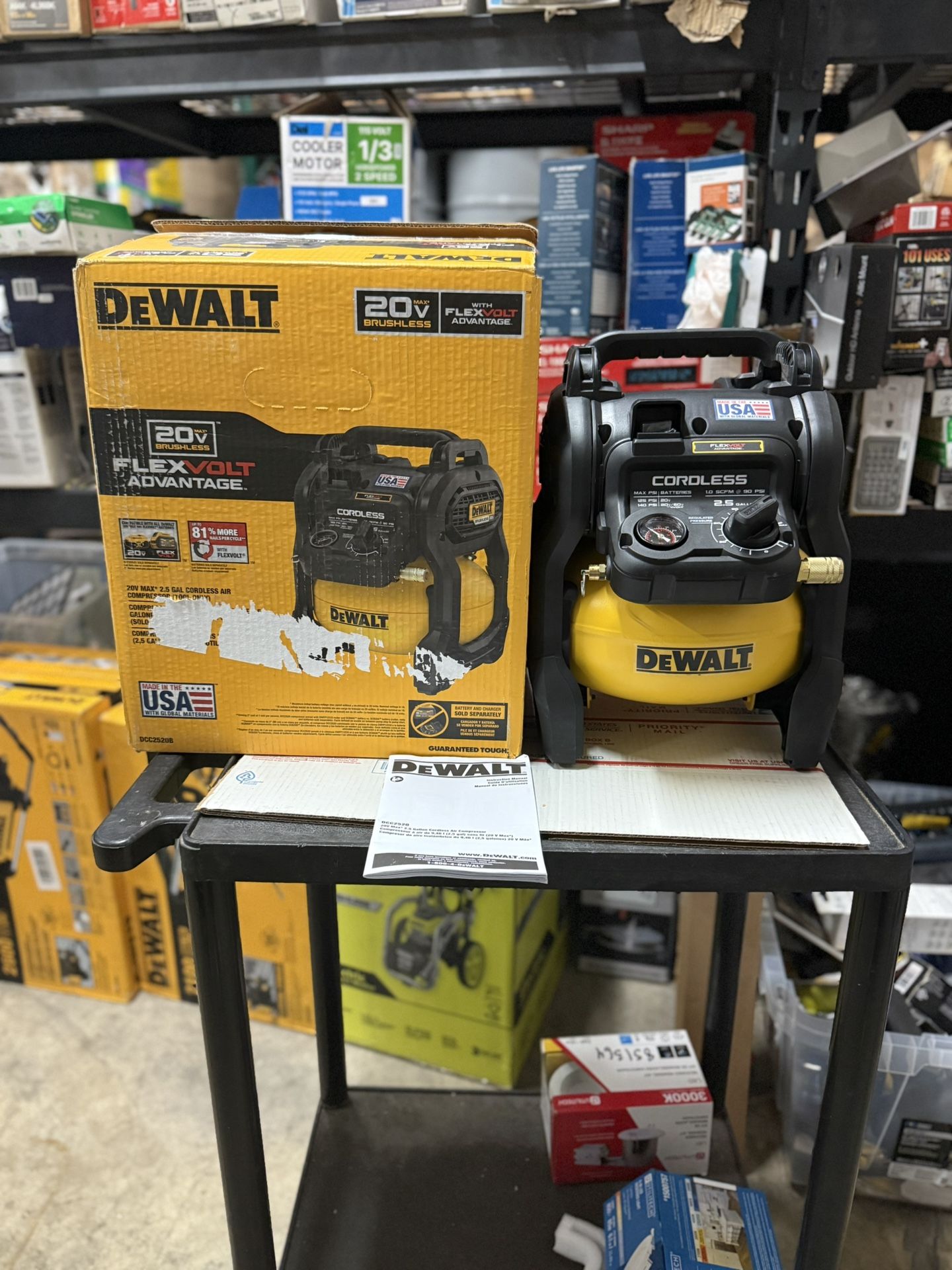DEWALT 2.5 Gal. 140 psi Portable 20V Cordless Air Compressor