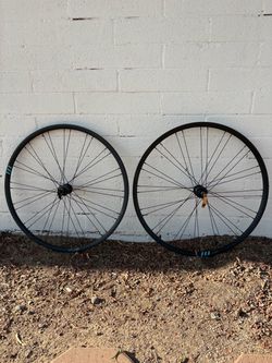 700cc Wheelset Quick release Disk brake tubeless ready Like New