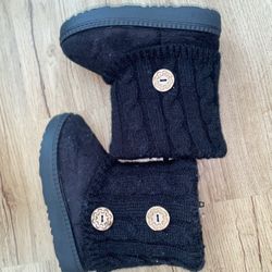 Toddler Girl Black Knit Winter Boots with Buttons – Size 8