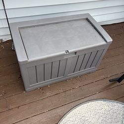 Portable outdoor storage unit