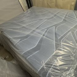 Serta Iseries Hybrid Queen Size 