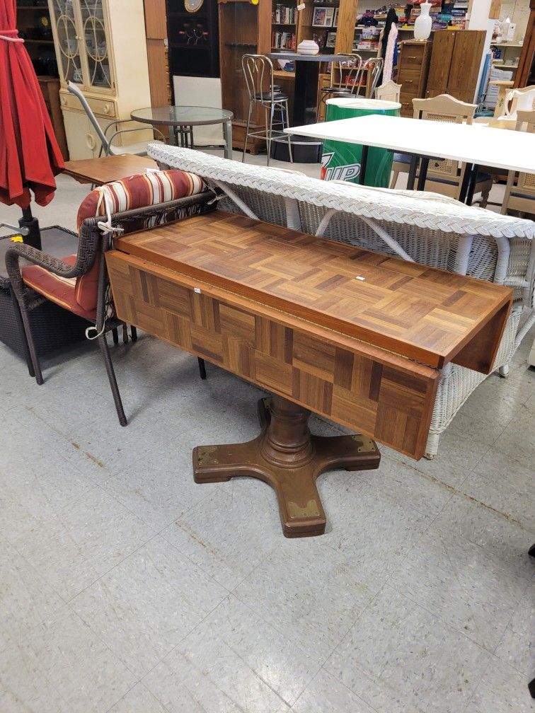 Drop Leaf Table/coffee Table
