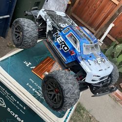 Arrma Nero 6S BLX Brushless RTR Monster Truck w/Diff Brain (Blue/Black) w/TTX300 2.4GHz Radio System. Has some extras . No issues/ runs great.   Comes