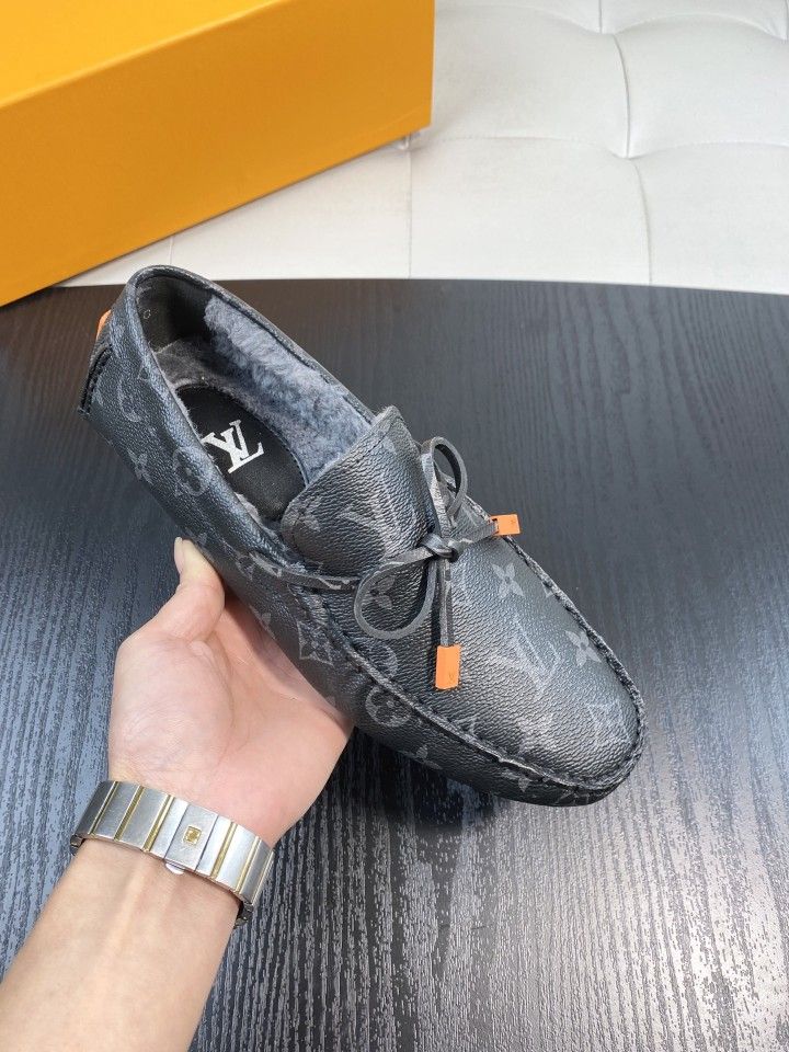 LV 2025 latest men's shoes (with box)