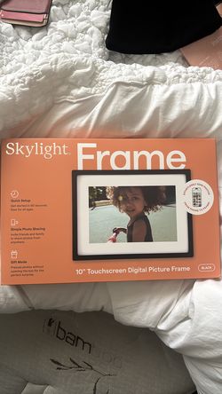 Skylight 10” Digital Picture Frame