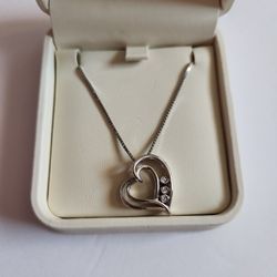 Jared Jewelers Heart Shaped Necklace 